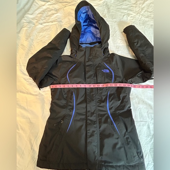 The North Face Winter Two-in-One Jacket, Size M - Picture 8 of 16